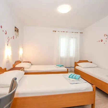 Apartments Neve - 50 M From Beach Mandre Exterior photo