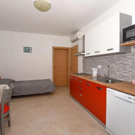 Apartments Neve - 50 M From Beach Mandre Exterior photo