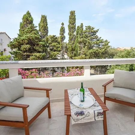 Apartments Neve - 50 M From Beach Mandre Exterior photo