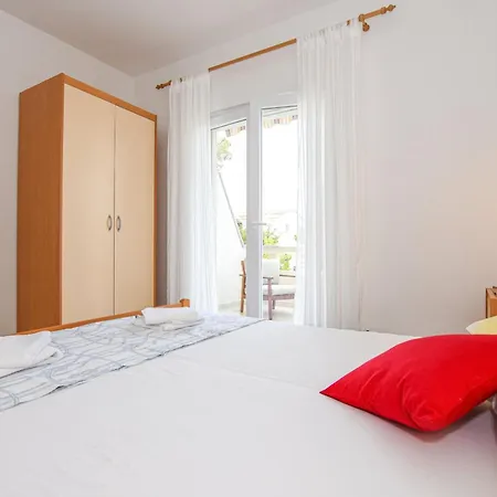 Apartments Neve - 50 M From Beach Mandre Exterior photo
