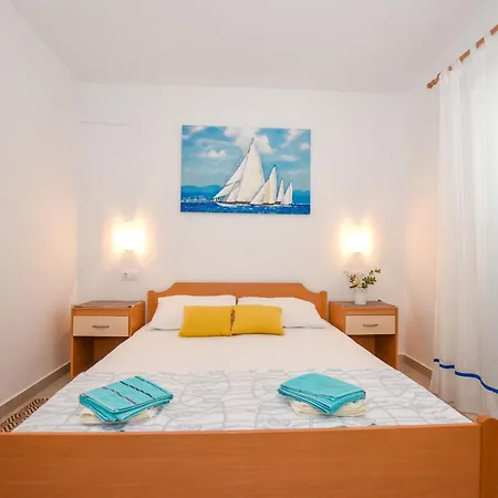 Apartments Neve - 50 M From Beach Mandre Exterior photo