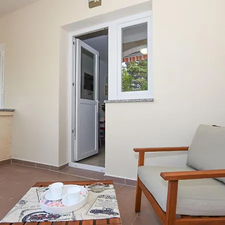 Apartments Neve - 50 M From Beach Mandre Exterior photo
