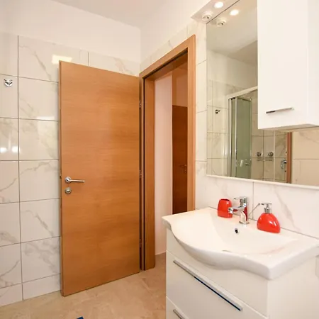 Apartments Neve - 50 M From Beach Mandre Exterior photo
