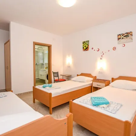 Apartments Neve - 50 M From Beach Mandre Exterior photo