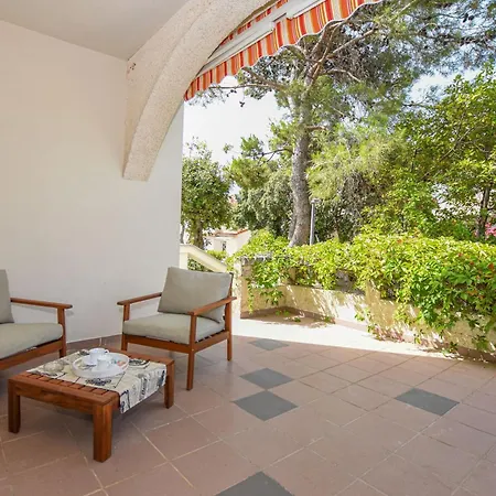 Apartments Neve - 50 M From Beach Mandre Exterior photo