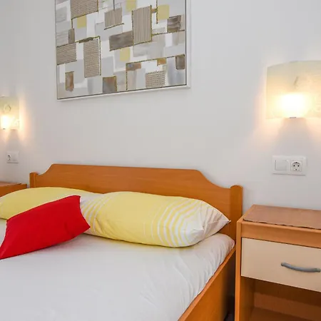 Apartments Neve - 50 M From Beach Mandre Exterior photo