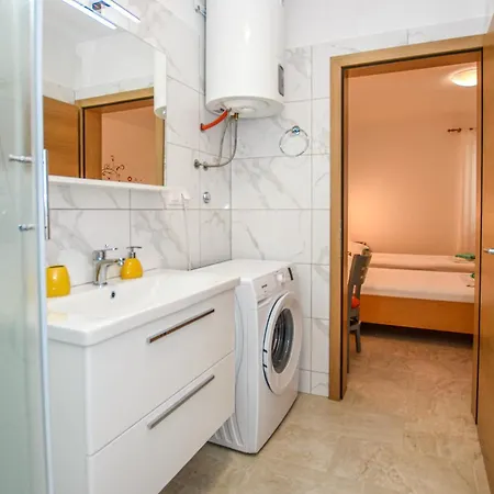 Apartments Neve - 50 M From Beach Mandre Exterior photo